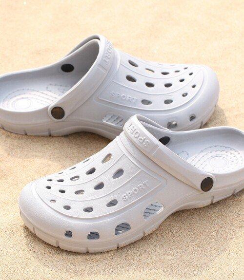 Men Summer Beach Clogs Slippers Men Casual Shoes Fashion Hollow Out Breathable Men Flip Flops PVC Massage Sandals