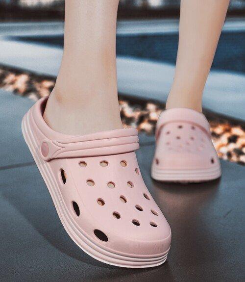 New Women Sandals Hole Shoes Light Beach Shoes Home Slippers Outdoor Summer Wading Sneaker Leisure Shoes Slippers